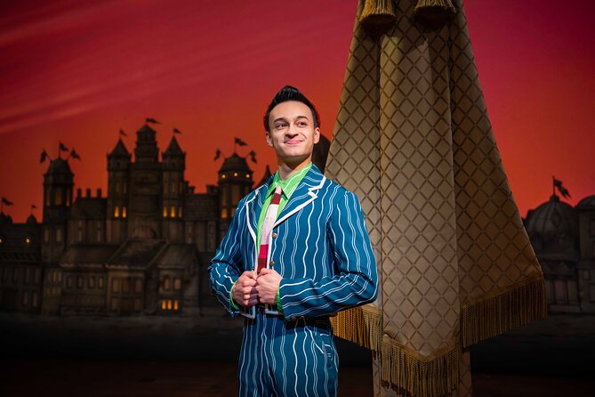 London Theatre: Wicked the Musical - Inside the Apollo Victoria: entry, comfort, and setup