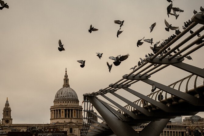 London through the lens: Iconic photo spots, hidden gems & food. - What to watch for: walking, weather, and expectations