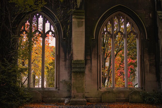 London through the lens: Iconic photo spots, hidden gems & food. - Hidden lanes, portrait framing, and why a guide beats guessing