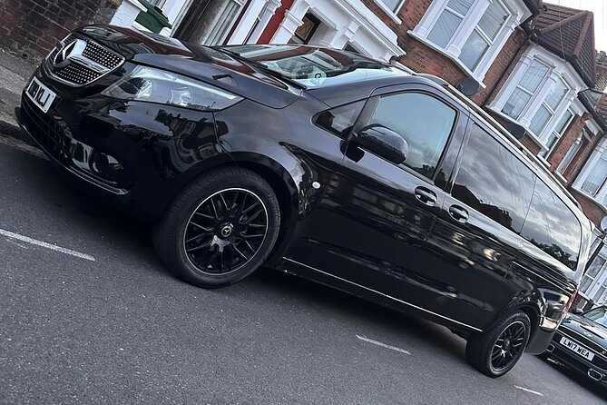 London to Southampton Transfers - Your Driver and the Van: Comfort, Luggage Help, and Small Extras