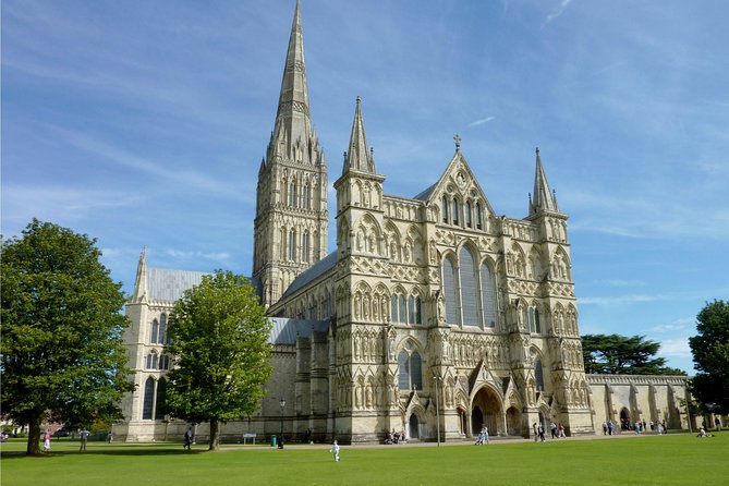 London to Southampton via Stonehenge and Salisbury - Vehicle choices, luggage rules, and family comfort