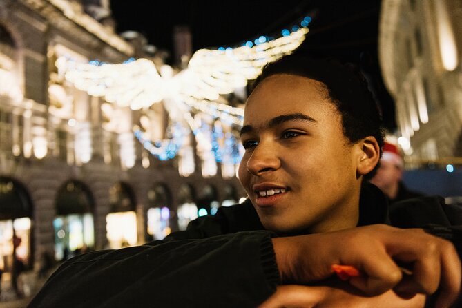 London Tootbus Christmas Lights Tour - What’s Included Onboard: Wi-Fi, Santa Hats, and Guide Commentary