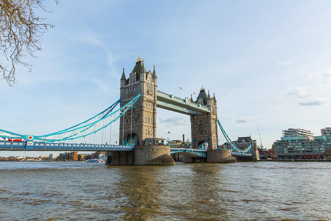 London Tootbus Hop on Hop off Bus Tour and Thames River Cruise - The South and West Mix: Buckingham Palace, Horse Guards, Hyde Park, Harrods, and Notting Hill