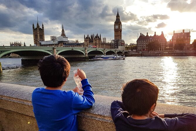 London Tootbus Kids Tour with Bespoke Live Guided Commentary - Stop 4: Westminster Abbey, Gothic details from the right angle
