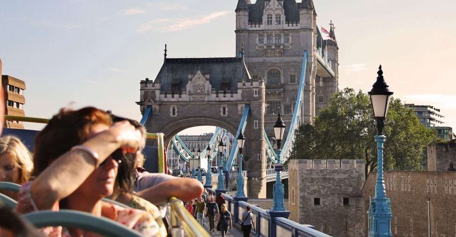 London: Tootbus London by Night Bus Tour - Audio Guides, Languages, and the Tootbus App Setup