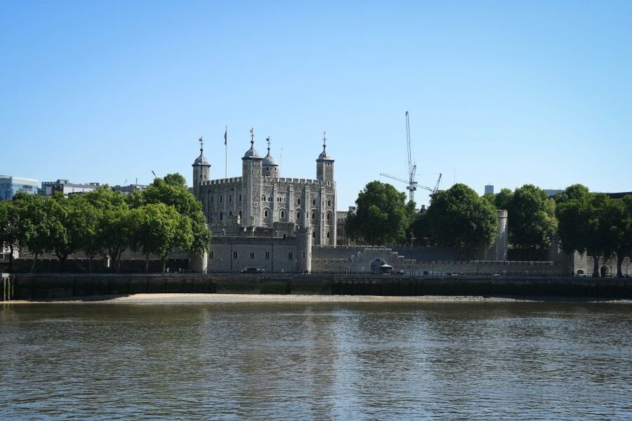 London: Top 30 Sights Tour and Sherlock Holmes Museum - Buckingham Palace Timing, Changing of the Guard, and Royal Photo Lines