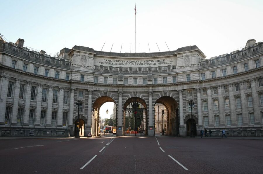 London: Top 30 Sights Walking Tour and London Dungeon Entry - Westminster Abbey and the Big-Ben area: the royal city’s center of gravity