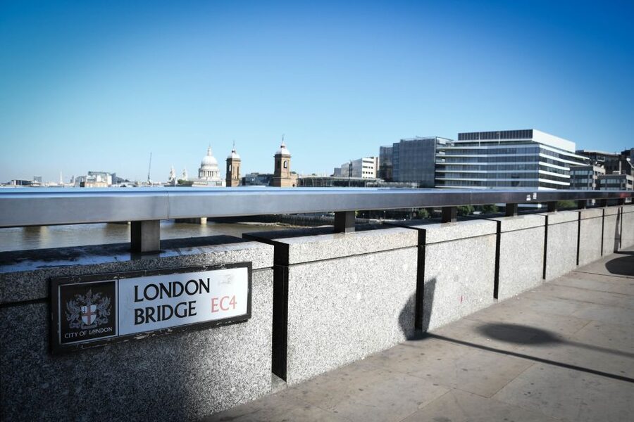 London: Top 30 Sights Walking Tour and London Eye Ride - The Thames corridor: Shakespeare’s Globe, London Bridge, and the Shard area