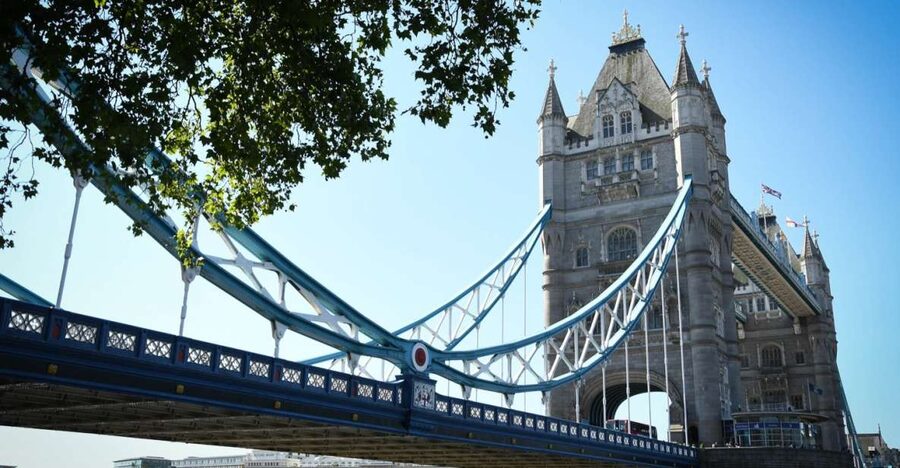 London: Top 30 Sights Walking Tour and Tower Bridge Exhibit - Whitehall and Downing Street: History Meets Power