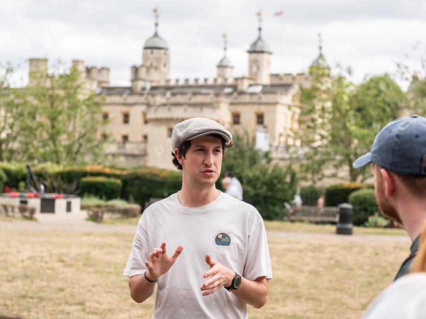 London: Top 30 Sights Walking Tour and Tower of London Entry - Getting your bearings: the Ritz meet point and Green Park start