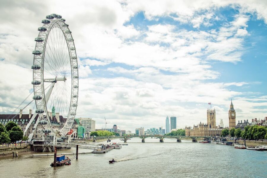 London: Top 30 Sights Walking Tour & St Pauls Cathedral - The Subway Segment: One Underground Ride to Stay on Route