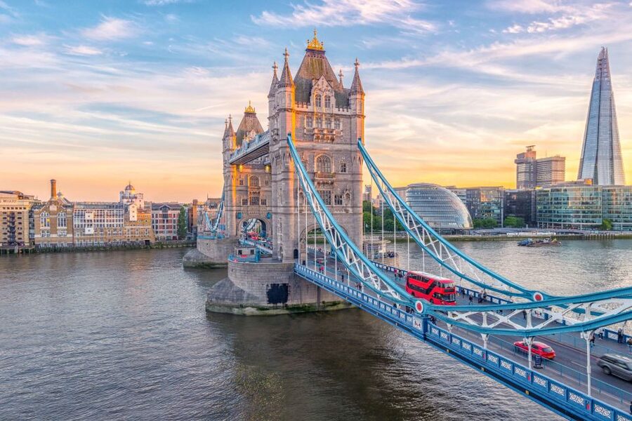 London: Top 30 Sights Walking Tour & St Pauls Cathedral - Buckingham Palace to Parliament Square: Westminster Hits First