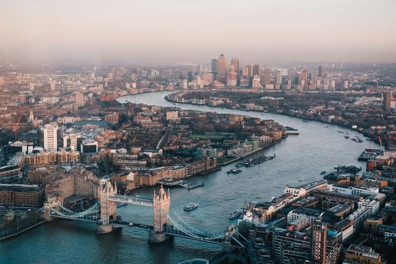 London: Top Attractions and City Highlights Walking Tour - Buckingham Palace and St James’s Palace, what you will actually notice