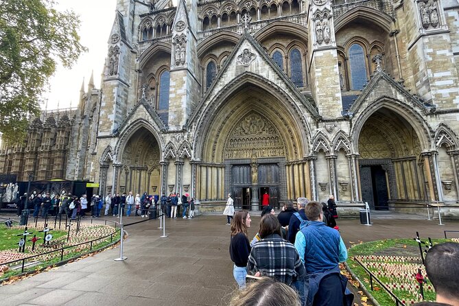London Tour: Changing of the Guard, Westminster Abbey & Tower - Day start at Parliament Square, Big Ben views before Westminster Abbey