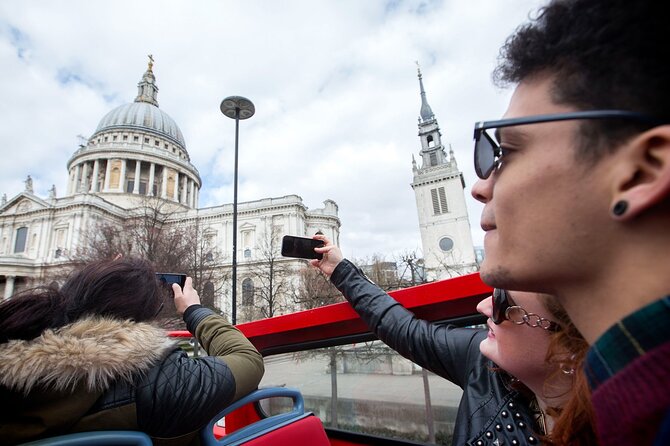 London Tour Hop-on Hop-off Bus with Optional Thames River cruise - Finding the right stop when London changes its mind
