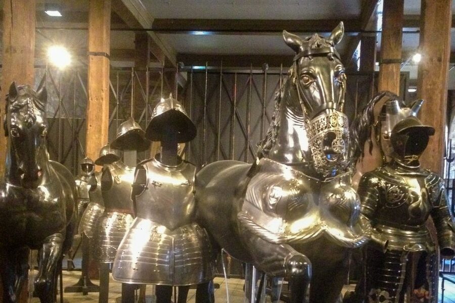 London: Tower of London & Changing of the Guard Experience - From the Embankment Walk to Buckingham Palace Viewing Time