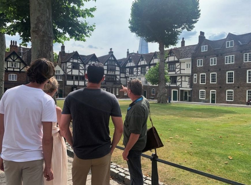 London: Tower of London Guided Tour with Boat Ride - Practical planning: when to go and what to bring
