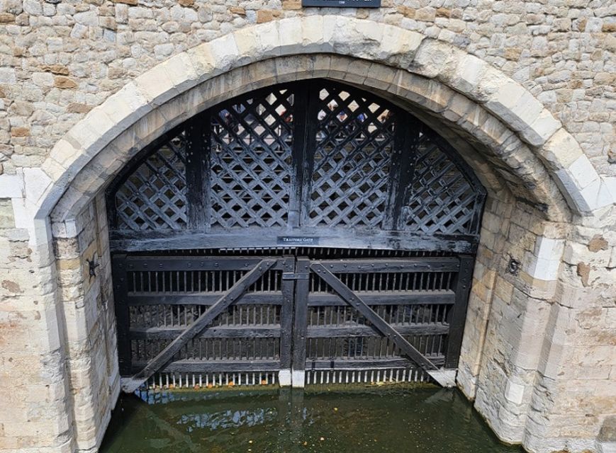 London: Tower of London Guided Tour with Boat Ride - Getting in fast: skip-the-line Tower entry that saves real time