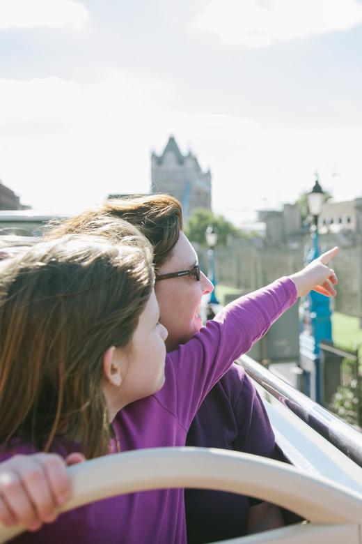 London: Tower of London, Hop-on, Hop-off Bus & River Cruise - Audio Commentary and the Seven-Language Advantage