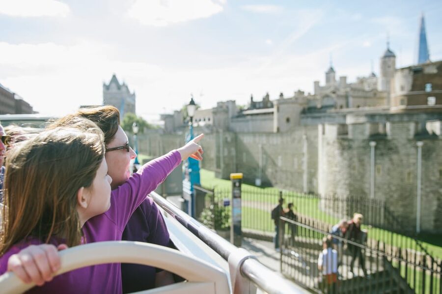 London: Tower of London, Hop-on, Hop-off Bus & River Cruise - Tower of London: Crown Jewels and Yeoman Warder Storytelling
