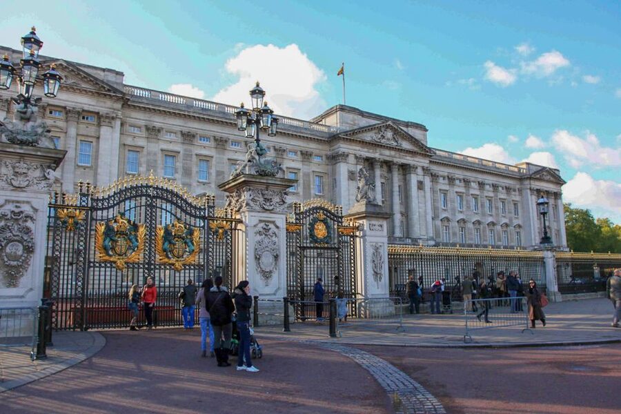 London: Tower of London, Thames Boat & Changing of the Guard - Key highlights at a glance
