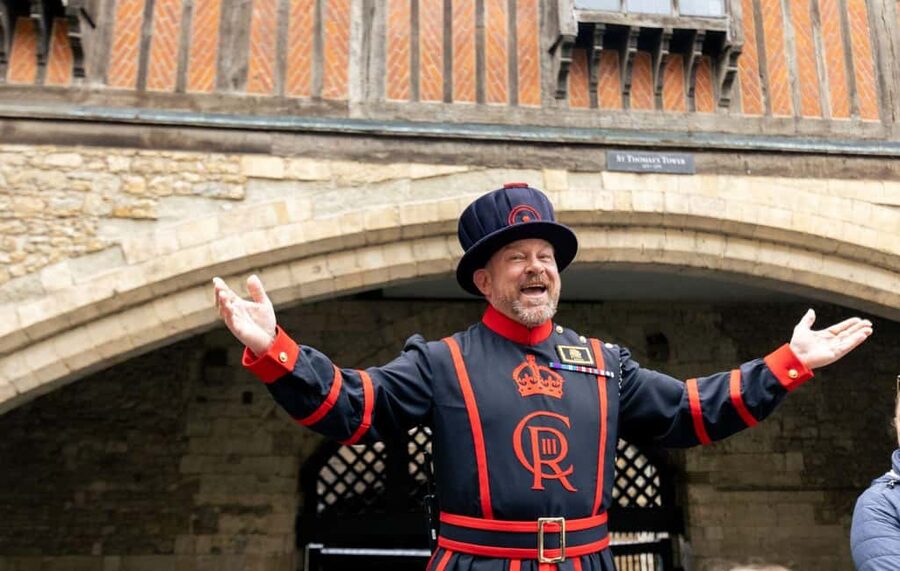 London: Tower of London, Thames Boat & Changing of the Guard - VIP early entry to the Tower of London (and what that buys you)