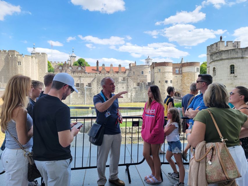 London: Tower of London Tour with Crown Jewels & Beefeaters - Ravens, the Green Tower, and Traitors Gate