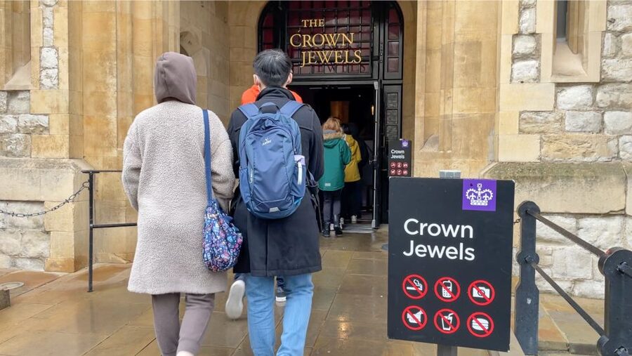 London: Tower of London Tour with Crown Jewels & Beefeaters - The Guided Route: How the Tower Stops Feel Connected