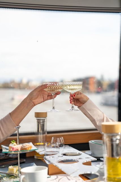 London: Traditional Afternoon Tea Tour in a Luxury Coach - The trade-offs: what can make it less smooth