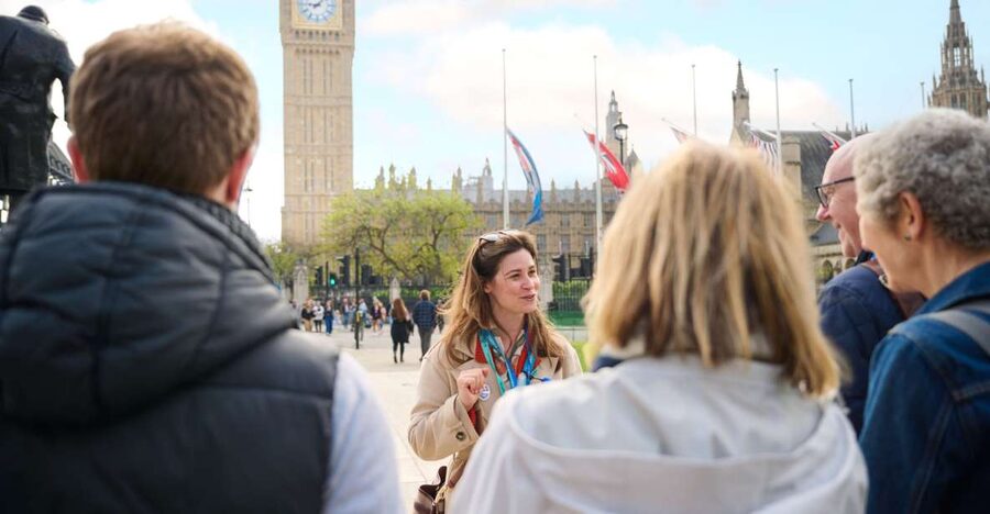 London: Ultimate One-Day Tour with Tower, Abbey & Cruise - Buckingham Palace and Horse Guards Parade: getting the best guard viewing angle