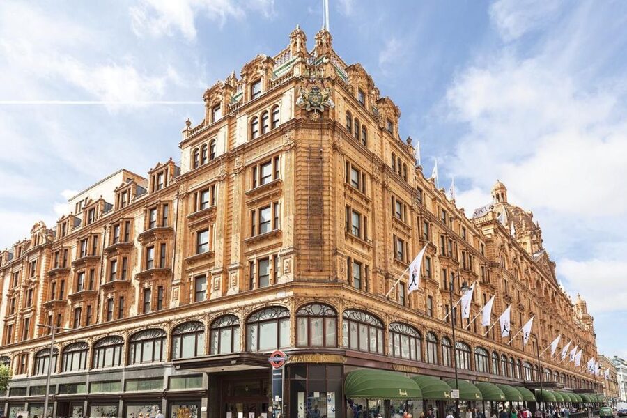 London Vintage Bus Tour and Cream Tea at Harrods - St. Paul’s Cathedral with a guide who makes the building click