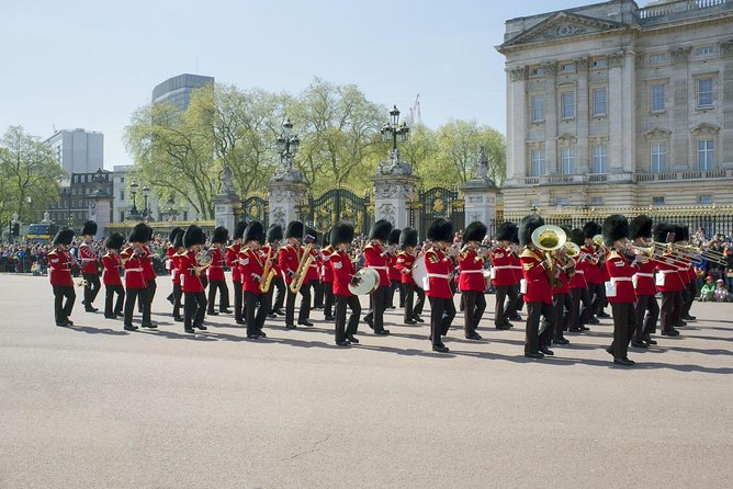 London Vintage Bus Tour Including River Thames Cruise with Optional Lunch - From Tower Pier to the Thames: What the 30-Minute Cruise Feels Like