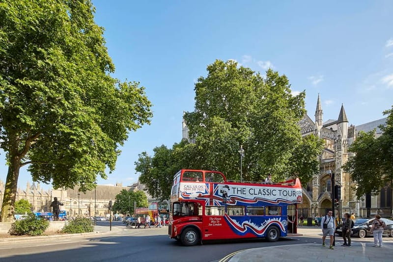 London Vintage Bus Tour: Live Comedy Sightseeing Show - Lord Larksford and Cheeksworth: the characters driving the jokes