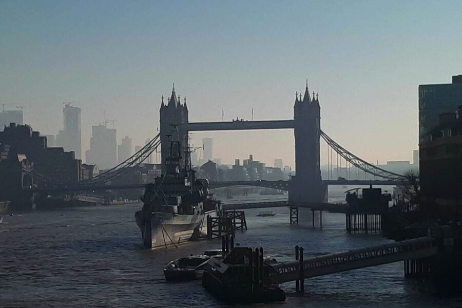 London Vintage Bus Tour, Thames Cruise, Fish & Chips - When the Guard is not on: why the stop still feels worth it