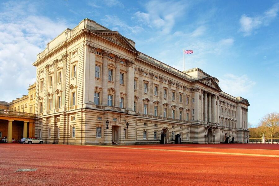 London Vintage Bus Tour, Thames Cruise, Fish & Chips - Westminster and Buckingham: the exact kind of royal route you want