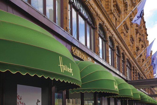 London Vintage Bus Tour with Cream Tea at Harrods - Tower of London Photo Stop: What You Can Get Without Tickets