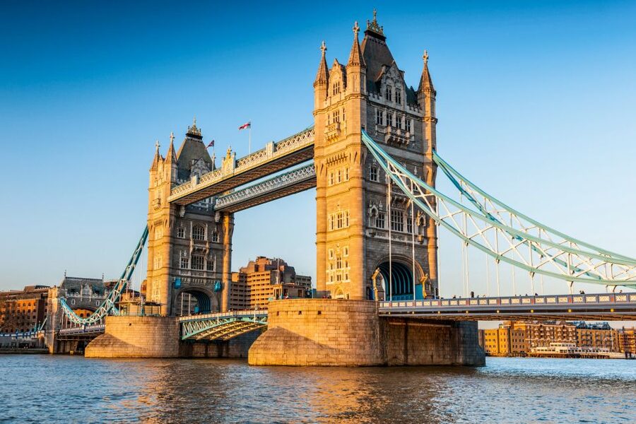 London: VIP Tower of London & Tower Bridge Early-Access Tour - Why the Tower of London and Tower Bridge pairing feels efficient