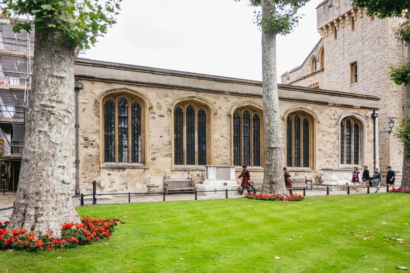 London: VIP Tower Opening Ceremony, Crown Jewels & Cruise - The guided Tower walk: from Tower Green to the White Tower