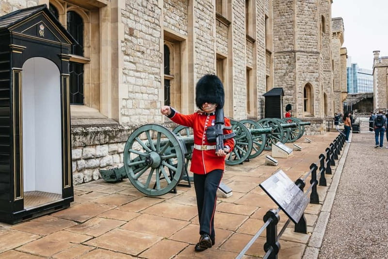 London: VIP Tower Opening Ceremony, Crown Jewels & Cruise - Jewel House time: Crown Jewels before the crush