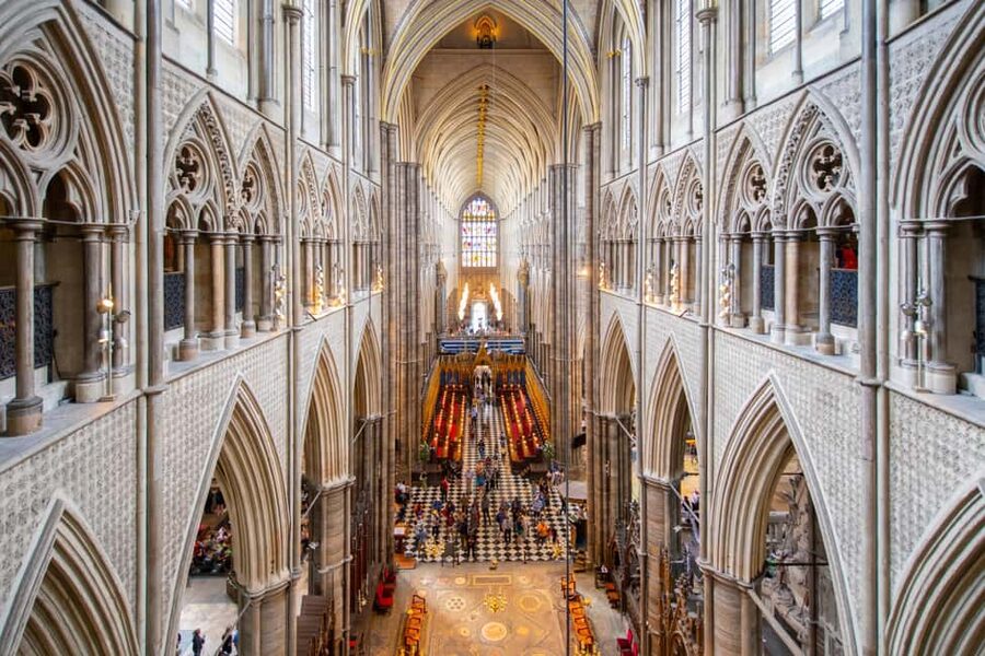 London: Westminster Abbey, Big Ben & Buckingham Guided Tour - Your guide and the group size, why it affects the whole day