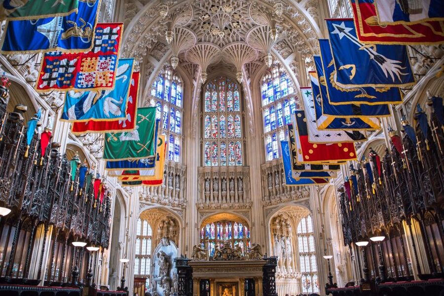 London Westminster Abbey French Tour with Fast-Track Tickets - First Stop: Parliament Square and Churchill’s Statue