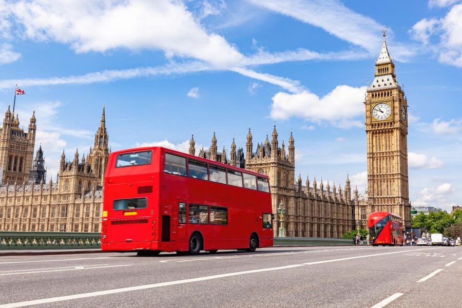 London Westminster Abbey French Tour with Fast-Track Tickets - Abbey shop stop, then you glide toward the royal parks