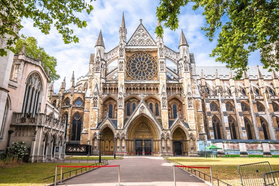 London Westminster Abbey French Tour with Fast-Track Tickets - Big Ben, Palace of Westminster, and the politics walk you can actually follow
