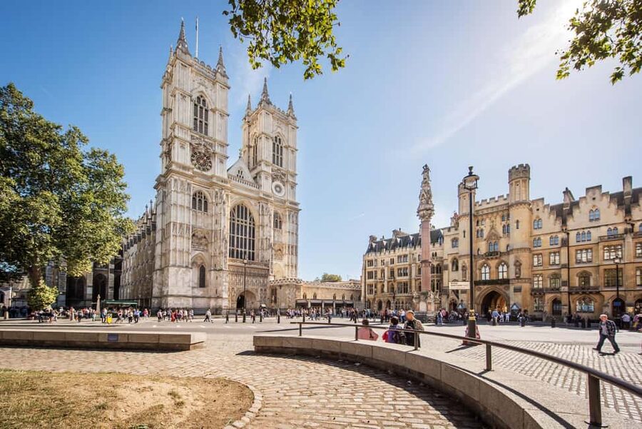 London: Westminster Abbey Guided Tour - Meeting at the Abbey Shop, getting in without the headache
