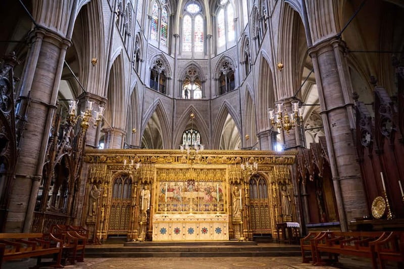 London: Westminster Abbey & Jubilee Galleries Guided Tour - Upstairs in the Queen’s Diamond Jubilee Galleries: artifacts that change the pace