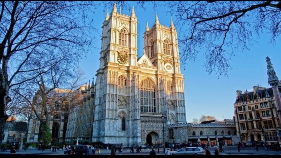London: Westminster and Changing of the Guard Tour - Meeting at Green Park, Ritz Corner, and getting oriented fast