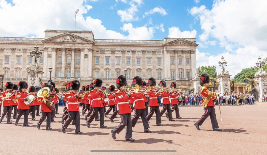 London: Westminster and Changing of the Guard Tour - St James’s Park: the detour that adds charm and wildlife