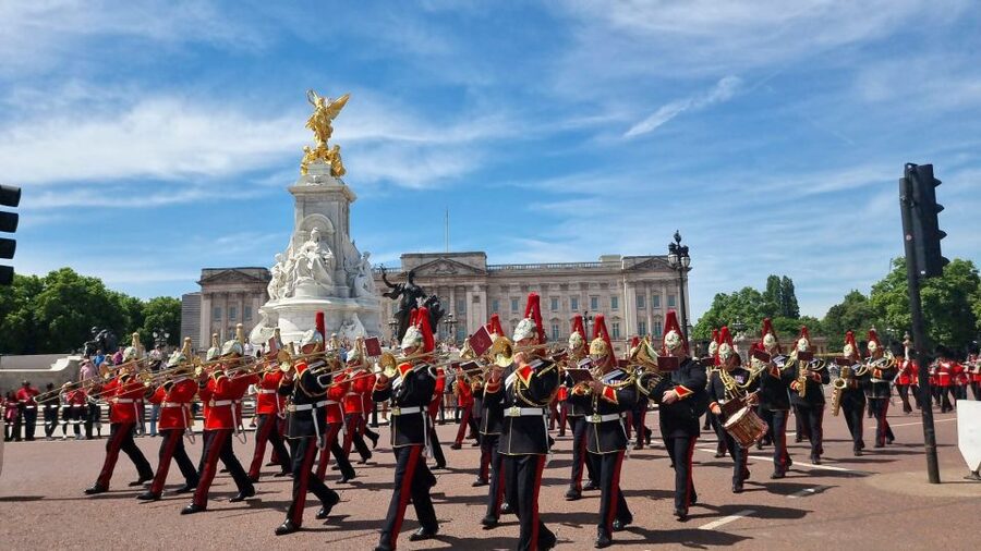 London: Westminster and Changing of the Guard Tour - Horse Guards Parade at Whitehall: the backup plan that can become the highlight