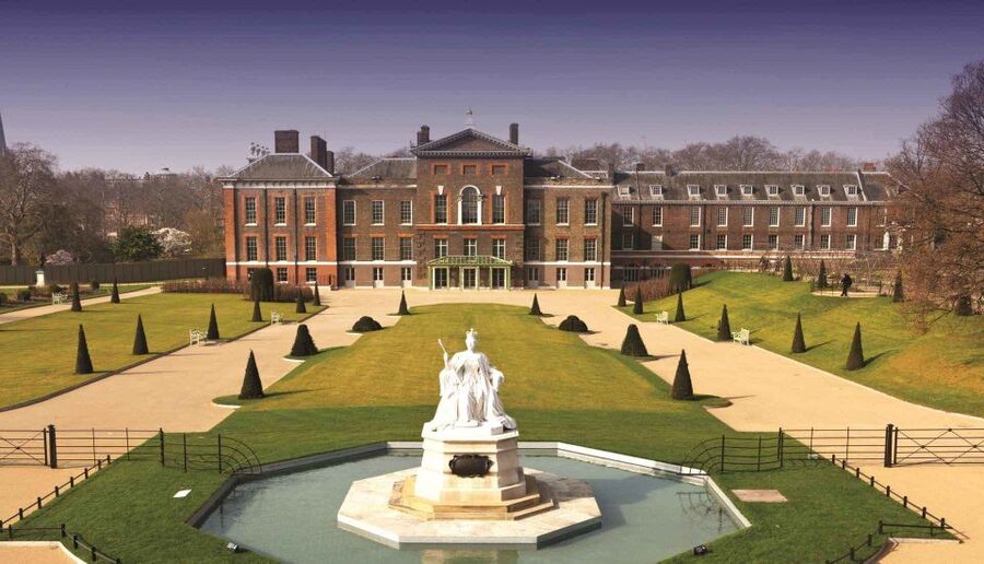 London: Westminster Walking Tour and Kensington Palace Visit - Westminster Abbey guided stop: what the extra guidance is for