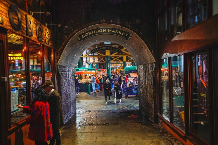 London: Westminster Walking Tour and Kensington Palace Visit - What to wear and bring so the day feels easy